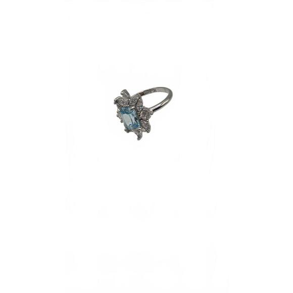 Stunning Blue Topaz and Diamond Ring - Picture 2 of 7